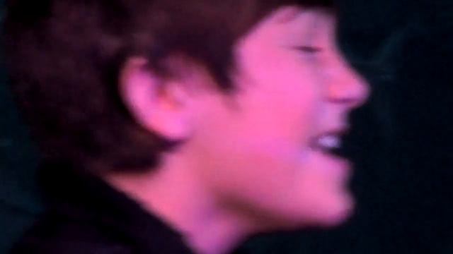 Greyson Chance in Paris - Empire State of Mind смотреть онлайн