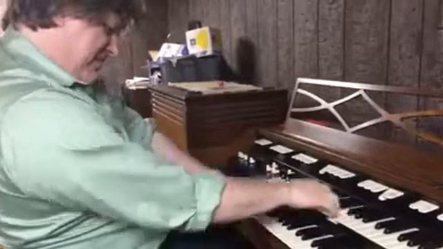 Jim Sorensen does his best Keith Emerson смотреть онлайн