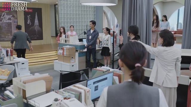 Karma!! She Slapped The Outrageous Man Hard Who Slandered Her Irresponsibly In Front Of Everyone