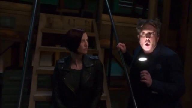 Supergirl escapes Nxyly’s trap thanks to Mxy’s help смотреть онлайн
