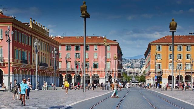 France, Nice, 08.09.2015: Place Massena, Avenue Jean Medecin, many tourists, trams, cars смотреть онлайн