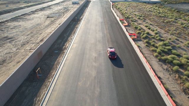 Model S Plaid vs Lambroghini Huracan смотреть онлайн