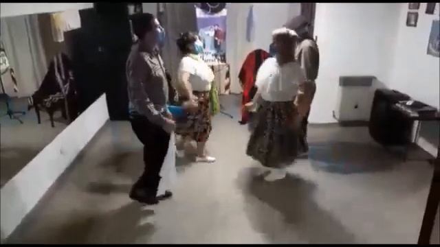 BAJO EL PARRAL смотреть онлайн