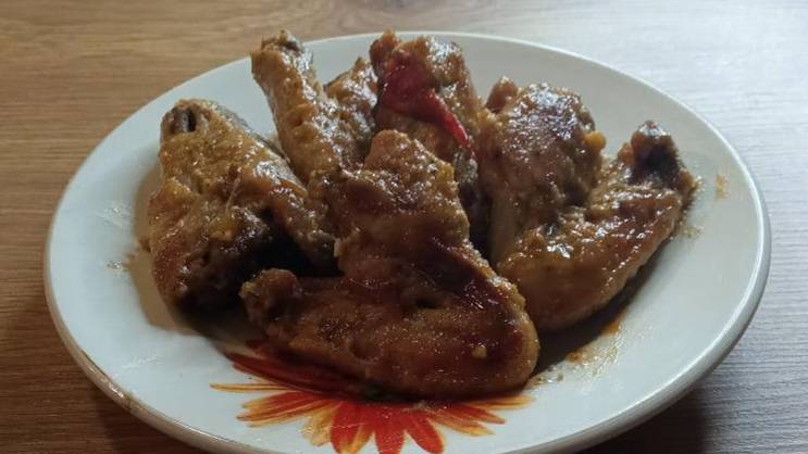 Как приготовить вкусные куриные крылышки в соевом соусе. Куриные крылышки в духовке смотреть онлайн