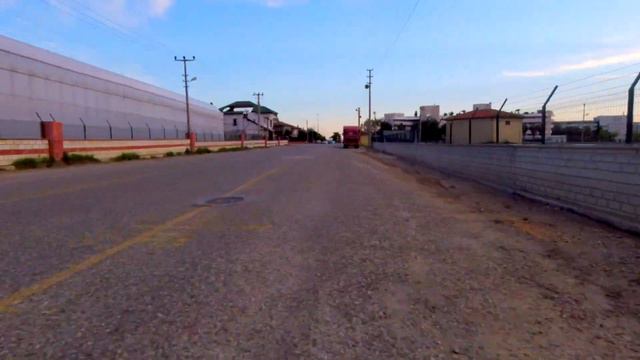 Как далеко до пляжа от Crown City?