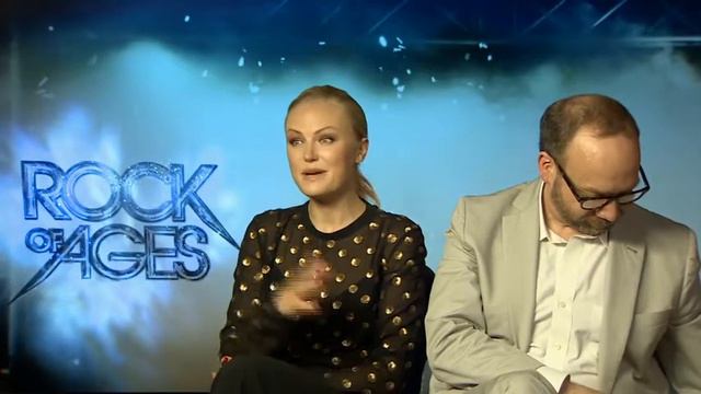 Rock of Ages Interview - Paul Giamatti and Malin Akerman смотреть онлайн