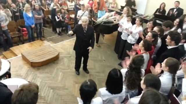П. Муравський та хор студентів - Сусідка (2013)