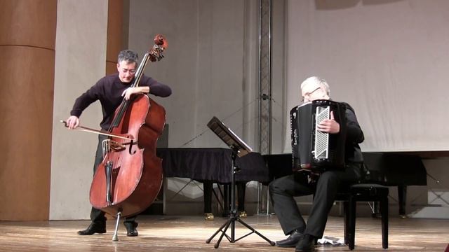 PIAZZOLLA Contrabajeando RAGGHIANTI | BATTISTON смотреть онлайн