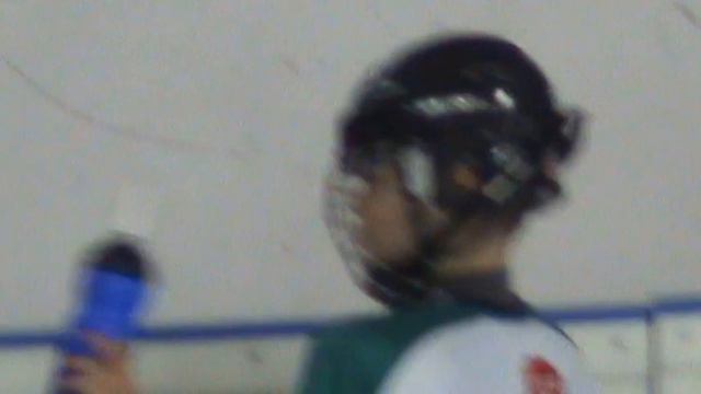 LEVI: Adam ice hockey lesson смотреть онлайн