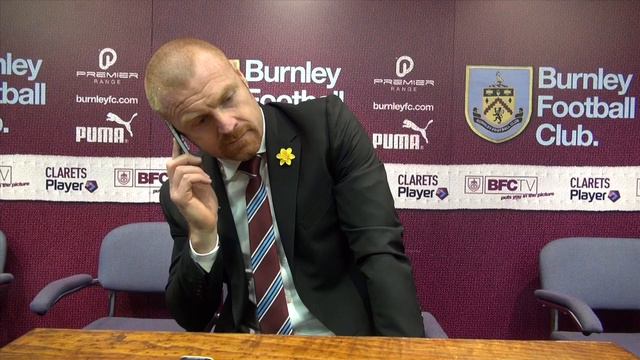 Sean Dyche answers journalist's phone смотреть онлайн
