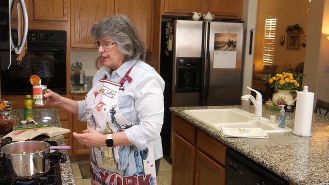 Paula's Kitchen S4 Ep1: Grandma's Stuffed Cabbage Soup смотреть онлайн