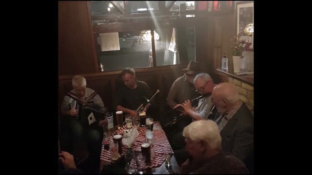 Paddy Keenan, Patsy Hanly - Auntie Mary (Cock o' the North). смотреть онлайн