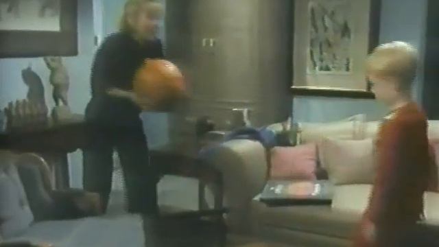HOLIDAY SPECIALS - HALLOWEEN from ON THE TELEVISION SERIES смотреть онлайн