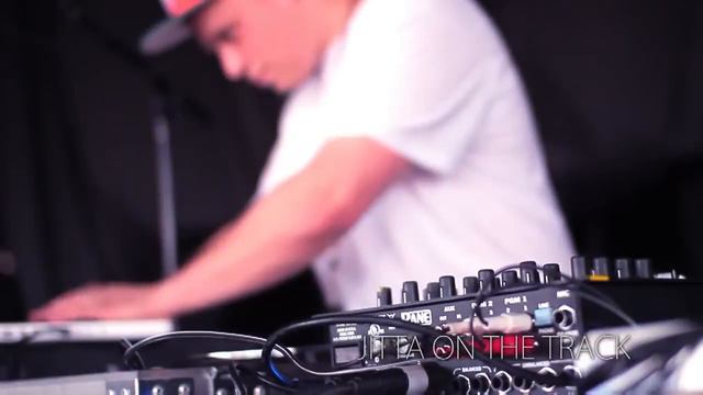 Jitta On The Track Performs Live On Club Paradise Tour w/ Drake смотреть онлайн
