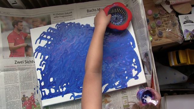 Мирослав выливает "Чувства Космоса". Ему 4 года/ Miroslav pours "Cosmos feelings". He's 4. смотреть онлайн