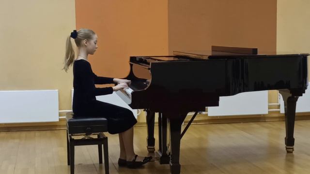 Гайдн, Соната фа мажор, первая часть. Исп Мария Макашева