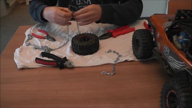 Let it snow, let it snow... Snowchains for the Axial SCX10. How to make 'm? смотреть онлайн