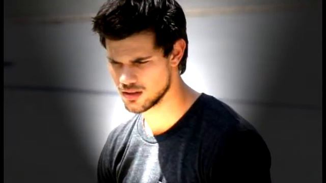 Taylor Lautner// *Hot as Hell* смотреть онлайн