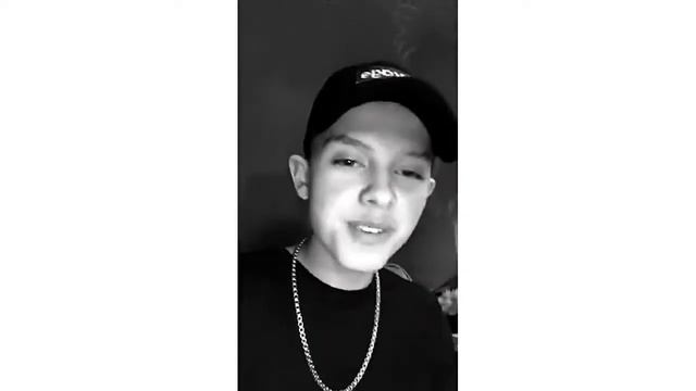 JACOB SARTORIUS SINGS FOR MILLIE BOBBY BROWN смотреть онлайн