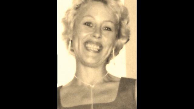 Vor Der Kaserne  Gesungen Von Heike.avi