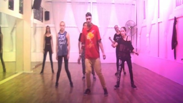 Flash mob 27 part 3 vuvuzella ,bazy sigal PANHOUSE ART by oilice