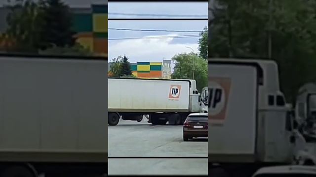 Работа в кайф под крутую музочку! #international #crazydrivers #дальнобойщик #американская #машина смотреть онлайн
