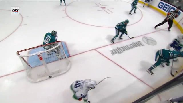 Ilya Mikheyev's assist on Pettersson's tip in goal vs Sharks (27 nov 2022) смотреть онлайн