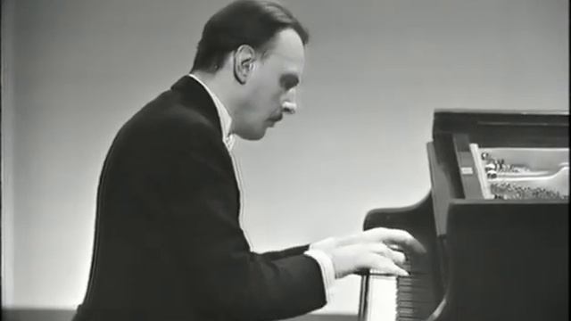 Chopin: Sonata in B flat minor, Op. 35 - Arturo Benedetti Michelangeli смотреть онлайн