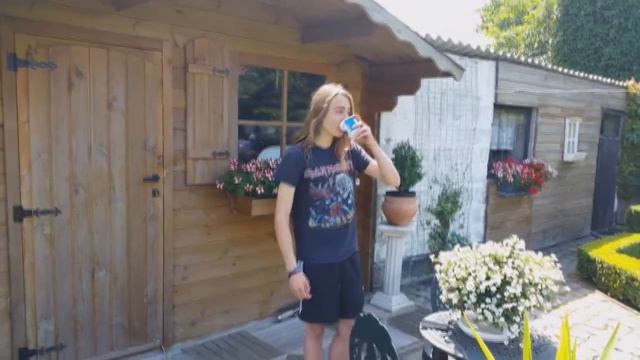 Daniels VS Caers - Ronde 6 - The Cinnamon Challenge смотреть онлайн