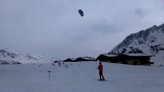Snowkiting with small training kite 2,5m in Obertauern смотреть онлайн