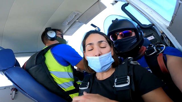 Nerly First Skydive! Tandem Jump from 10000 feet at iJump Gran Canaria смотреть онлайн