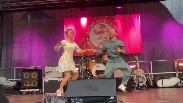 Танцы смотреть онлайн