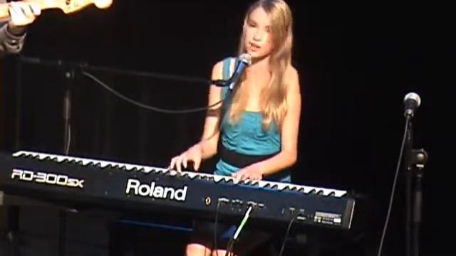 Lauren MacFarlane Performs 