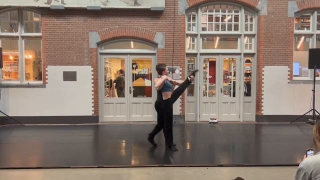 Bells Pas de Deux (with Pablo Fahle) смотреть онлайн