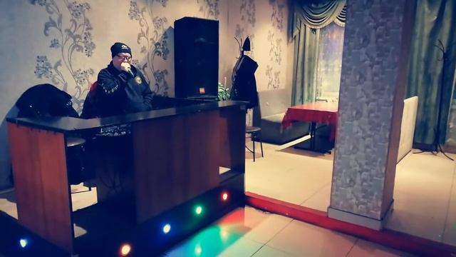 Гитара с тренувшею декой