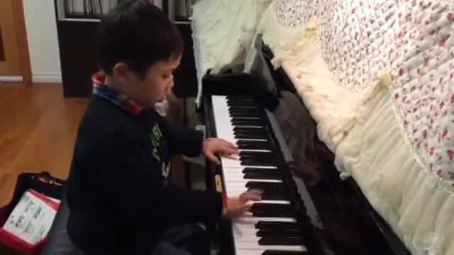 Chengjie Zhou(5years) plays Minuet in C Major by J.W.Hassler смотреть онлайн