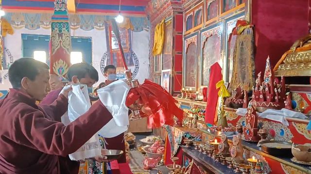 Kyabje Pema Riktsal Rinpoche have been to Lakha village and consecrated monastery there. смотреть онлайн