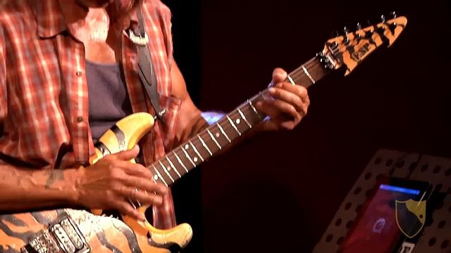 Two Tone Sessions - George Lynch - Sucka (Lynch Mob) смотреть онлайн