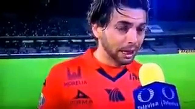 Carlos Adrián Morales llora por el equipo de sus amores. смотреть онлайн