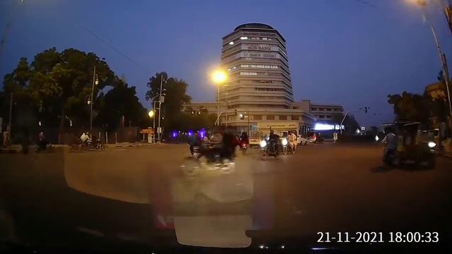 Driving in Karachi | I.I Chundrigar Road | EP.5 | Karachi Dashcam Views смотреть онлайн