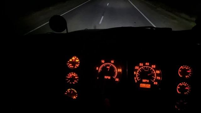 Работа в ДАЛЬНОБОЕ: чем занимаюсь перед РЕЙСОМ! Рабочая скорость ИНТЕРа. ЛОПНУЛ диск = ЗАМЕНА колеса смотреть онлайн