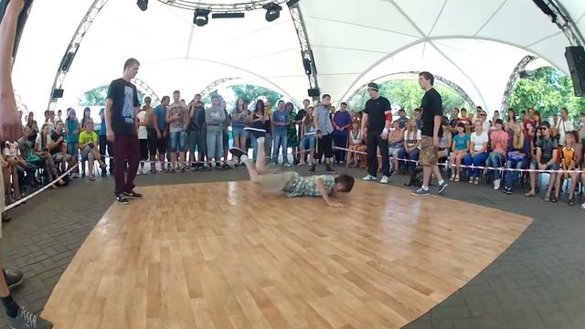 2 круг JazzyRockers vs MssiveBrats смотреть онлайн