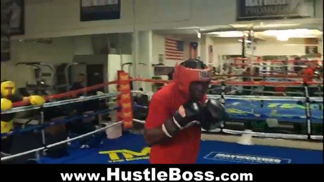 Douglas Otieno Okola (24-8, 12 KO's) sparring Tim Lee at the Mayweather Boxing Club [March 2013] смотреть онлайн