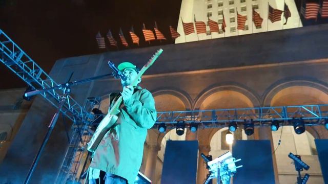 Mike Shinoda - "Watching As I Fall" / "Castle Of Glass" with Joe Hahn (Live @ Identity LA 5/12/2018 смотреть онлайн