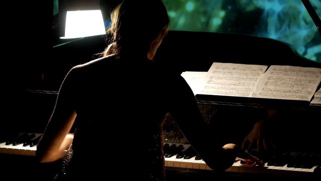 "Rondò della Notte" di Davide Anzaghi. Lo interpreta la pianista Giusy Caruso alonata da immagini. смотреть онлайн