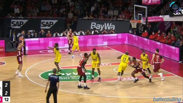 Andrea Trinchieri - Flex offense, tricky offensive play смотреть онлайн