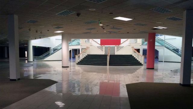 Michael Sembello - Maniac (but it's playing in an empty mall) смотреть онлайн