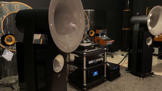 The Phenomenal AVANTGARDE DUO GT Speakers Live Sound 4Kᵁᴴᴰ The Pink Panther Theme