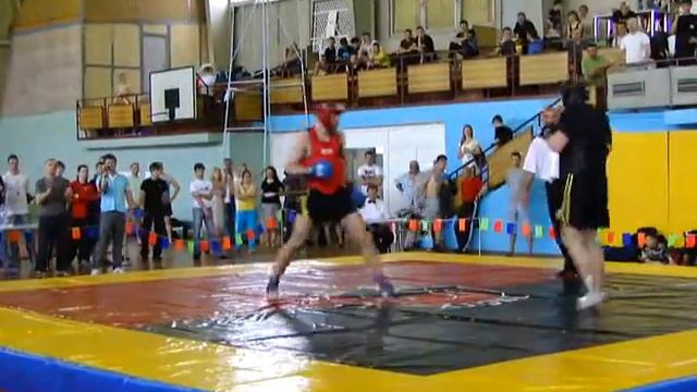 Чемпионат Украины по ушу-саньшоу Бровары 2011.Ушкалов - Баток 85 кг.3 раунд