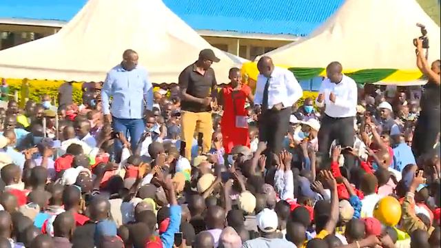 LIKE A KING!! SEE HOW DP RUTO WAS ESCORTED BY A HUGE CROWD AFTER HIS RALLY IN KIPKELION,KERICHO!!